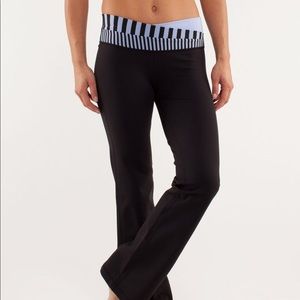 🔮LULULEMON Astro bootcut striped leggings🔮